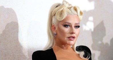 Christina Aguilera meztelenruhája rá a bizonyíték, hogy S-es méreten felül is csodásan mutat egy nőn