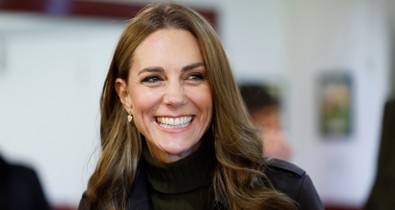 Katalin hercegné traktorban ült és szemetet szedett, fotók bizonyítják, hogy nem fél bepiszkolni a kezét