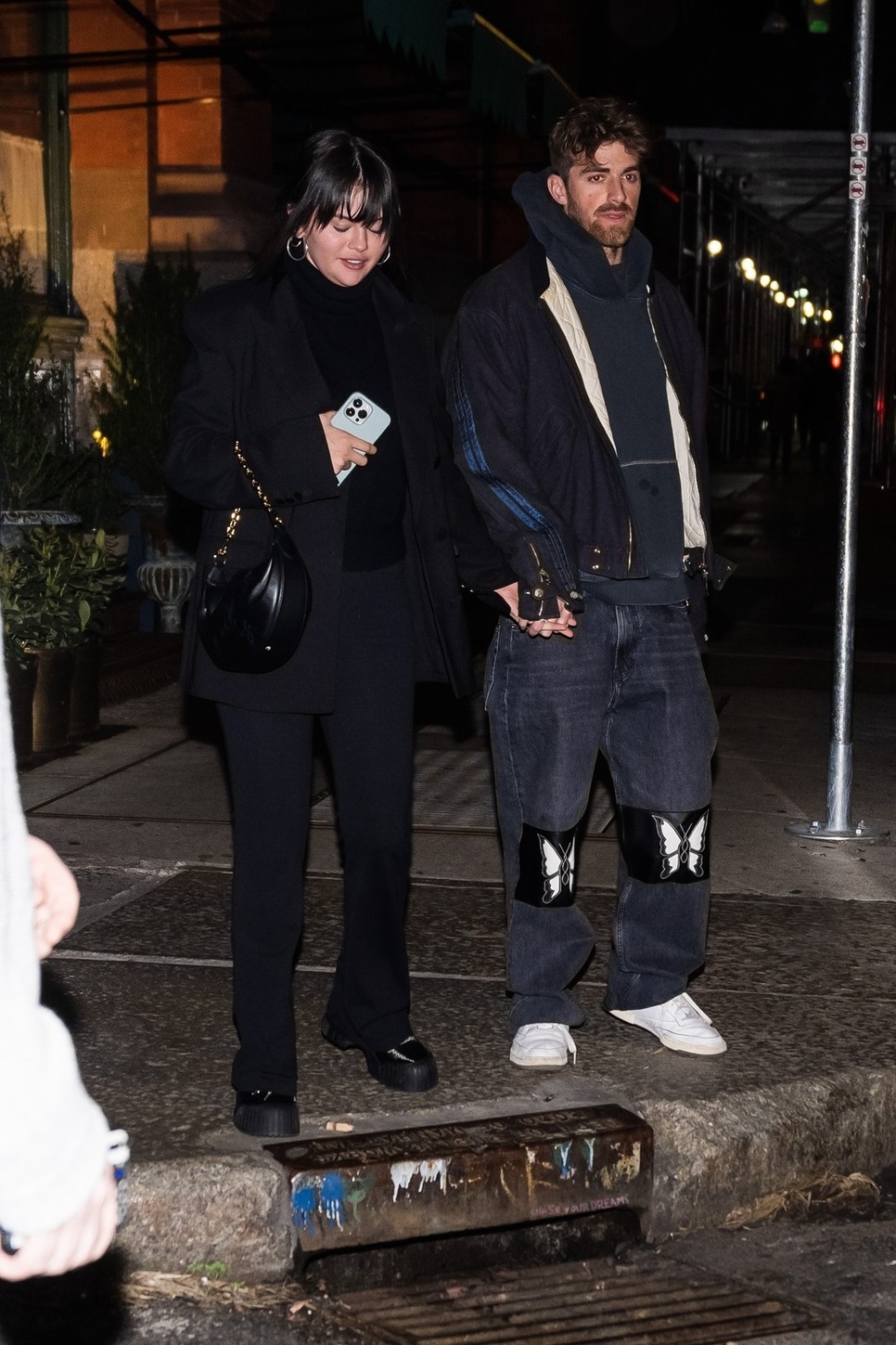 Selena Gomez és Drew Taggart kéz a kézben 