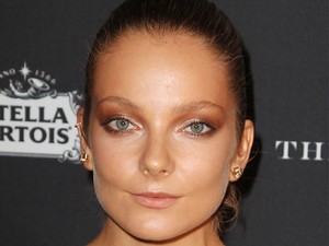 Mihalik Enikő ruhája olyan rövid volt, hogy kivillant alóla a bugyija