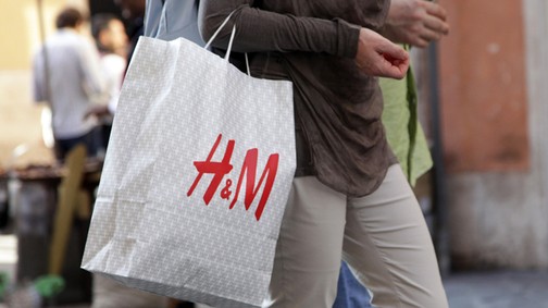 VÉGRE: Papírzacskóra vált a H&M