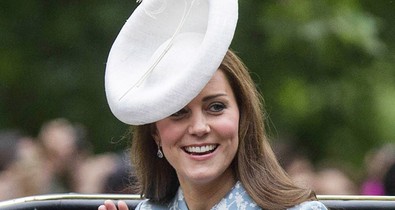Kate Middleton első szülés utáni megjelenése!
