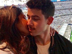Nick Jonas lassítana, azonban Priyanka már nagyban tervezi a lagzit