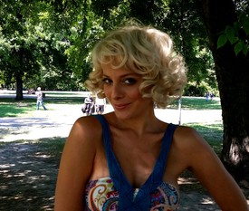 Tatár Csilla is rendkívül dögös Marilynként.