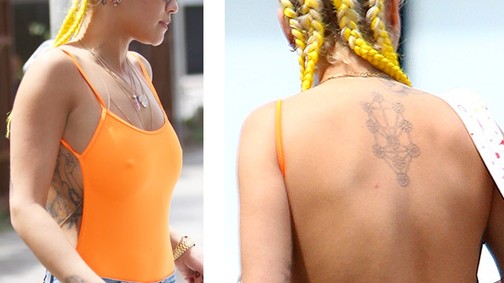 Hű, mi ez a haj, és mi ez a szett Rita Ora?