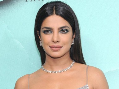Priyanka Chopra megmutatta, hogy hogyan kell hordani az ősz színét