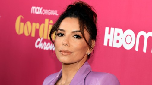 Eva Longoria melltartóban villantotta meg bombatestét a vörös szőnyegen