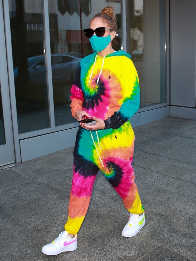 Jennifer Lopez melegítőben