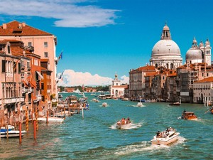 Nyáron a tengerparti úti célok voltak fókuszban, ősszel jöhet a városnézés! (x)