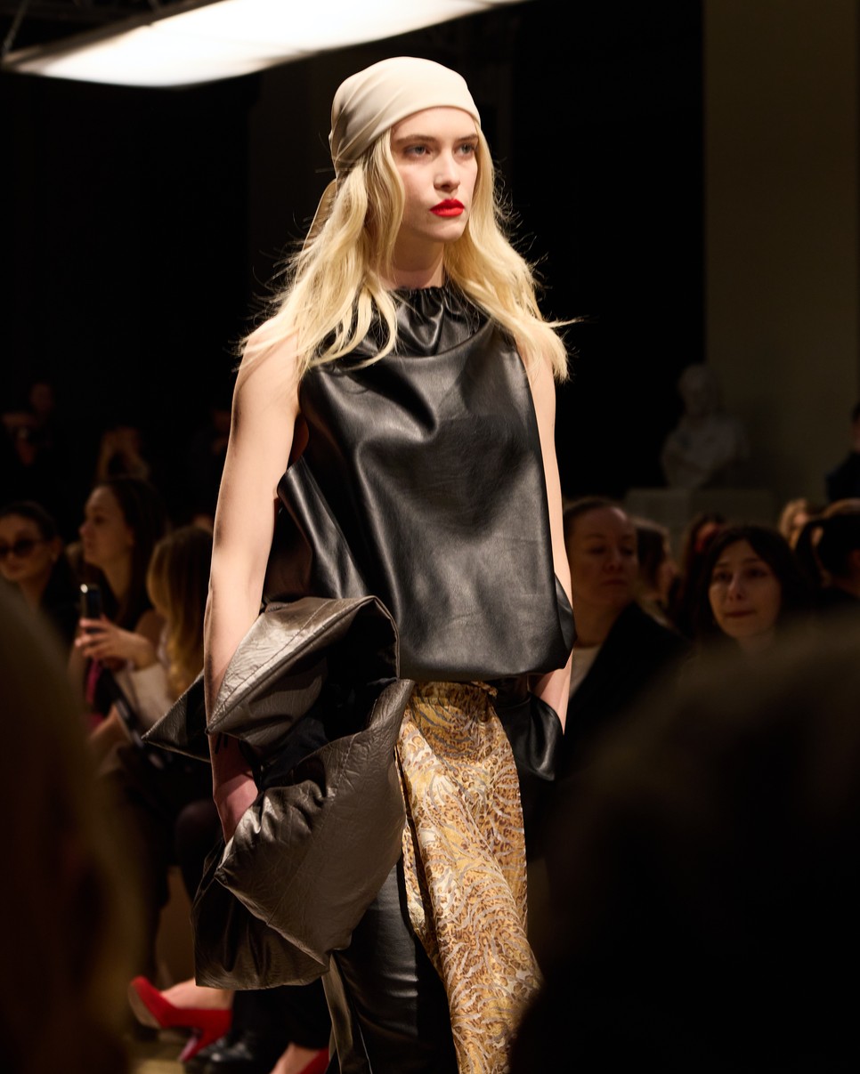 A természetes, érintetlennek tűnő frizura továbbra is fontos szereplő a trendek között