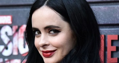 A Jessica Jones sztárja hatalmas pocakkal pózolt vörös szőnyegen