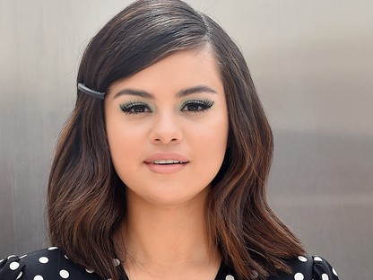 Selena Gomez felvette ezt a ruhát, és most mi is pont ilyet akarunk