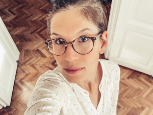 Kati kedvenc second hand blúzával dobja fel a mai megjelenését