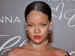 Rihanna nagyasszony felékszerezve