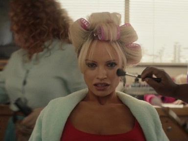 Így lett Lily James-ből Pamela Anderson: Négy órát vett igénybe az átalakulása minden nap