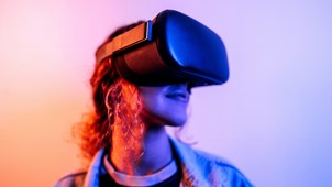 Romlásba visz, vagy az agyunk fejlődésének kulcseleme a VR-szemüveg?