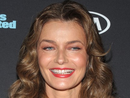 52 évesen óriási dekoltázst villantott az egykori sztármodell