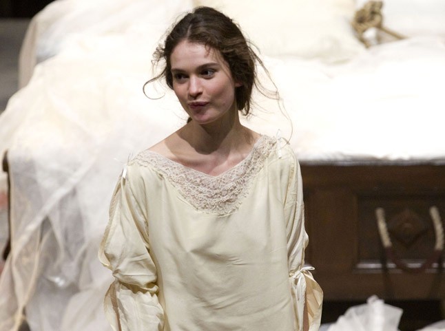 Lily Desdemona szerepében