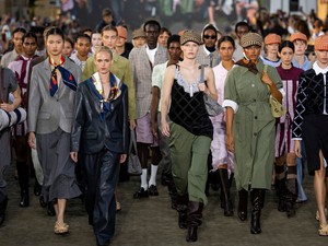 Sorra váltják le modelljeiket a divatházak: eljött az AI manökenek kora?