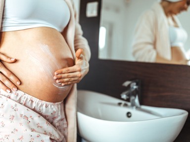 Striák nyomában: így ápold a hasbőrt a szakértő szerint terhesség és szoptatás alatt