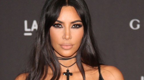 Kim Kardashian pucérruhája szó szerint meghipnotizált minket