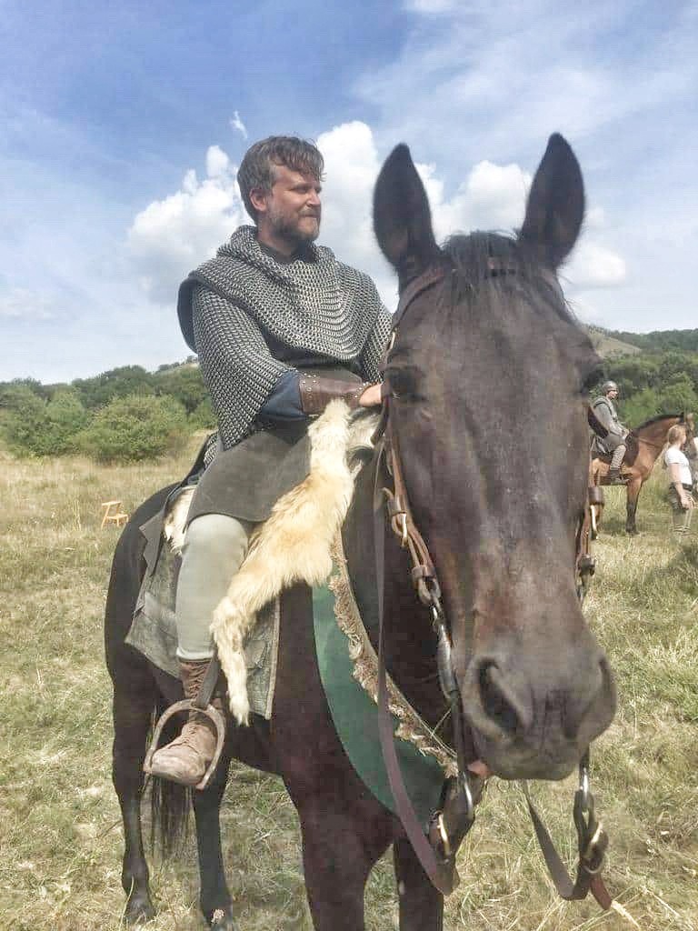 Haumann Máté jól elverte a Bebbanburg urát - A sikeres Az utolsó királyság angol sorozat negyedik évada is Magyarországon forgott