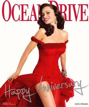 Az Ocean Drive magazin címlapján igazi dívaként pózol.