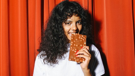 A csokoládé a nyugati világban ma már alapélelmiszernek számít, ám a termelést illetően sokkal inkább kellene, hogy a luxuskategóriába essen