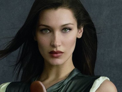Ilyen szexi fagyinyalogatást még nem láttál, mint amit Bella Hadid produkál a Magnum új reklámjában