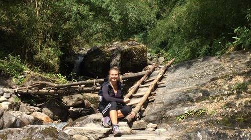 Két lábbal a Földön!