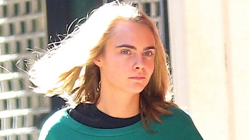 Smink nélkül, mackóban Cara Delevingne sem tűnik topmodellnek
