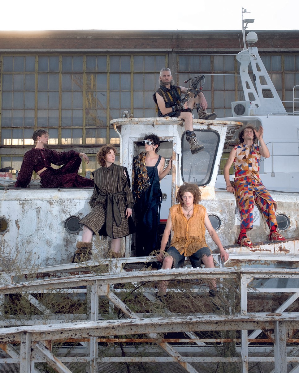 Bárány Judit ruhái az ember és idő viszonyára, és annak újragondolására reflektáltak, valamint a meditatív lelassulás gyakorlatát példázták