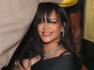 Rihanna őszi öltözködése totál káosz, de mégis nagyon jól működik