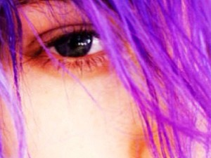 A rebellis modell 7 évesen kezdte a manikűrözést