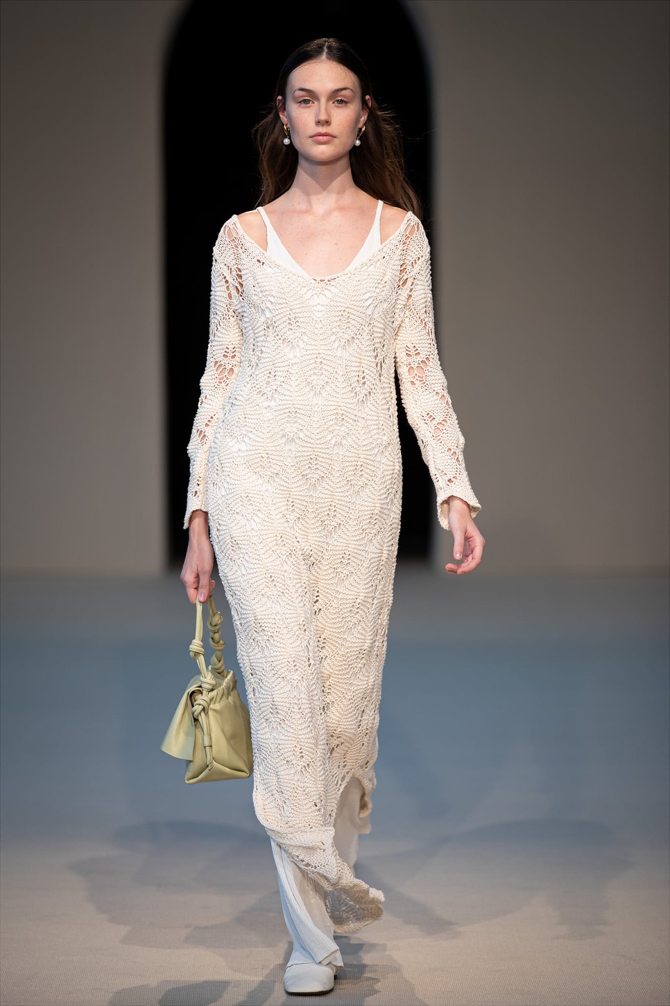 Egyedülálló szabásvonalaktól és anyagkombinációktól különleges az AERON 2022-es tavaszi-nyári kollekciója