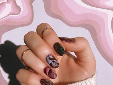 Így készíthetsz otthon magadnak márványos manikűrt pillanatok alatt