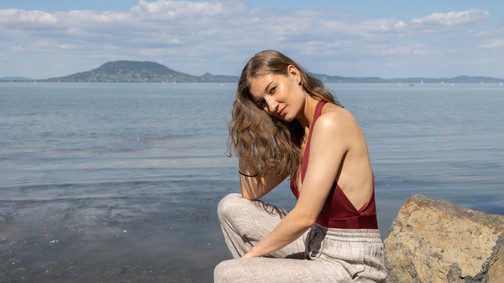 „Pokoli nehéz úgy kiteljesedni lelkileg, hogy ne befolyásolják a döntéseinket mások elvárásai” - Mészöly Anna színésznővel beszélgettünk