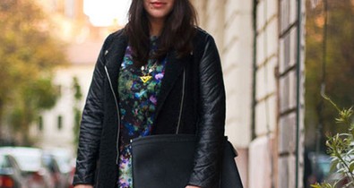 Fotózásra készül a plus size modell