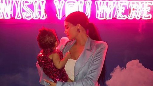 Eszméletlen! Kylie Jennerék egy egész vidámparkot csináltak Stormi első szülinapjára