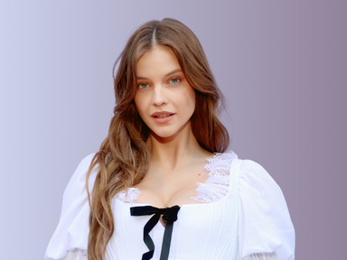 Palvin Barbara várandósan is bevállalta a meztelenruhát, a modell felsője szinte semmit nem takart