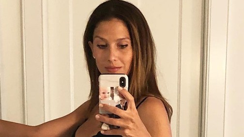 Bizarr? A sztárfeleség megmutatja, milyen gyakorlatot kell végezned, hogy jobb legyen a szex