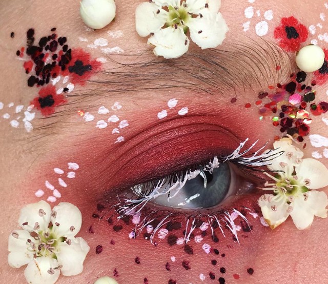 Virágok és falevél az arcodon? Igen! Ismerd meg a fiatal sminkművész, Ellie Costello világát!