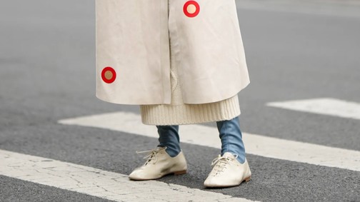 Érkezik a cipőtrend, ami letarolja a balerina uralmát: ez lesz az ősz legnagyobb trendje