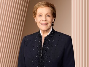 Ez az álomszép nő itt Julie Andrews 20 évesen: Hollywood egyik leggyönyörűbb nője 8 elfeledett fotón