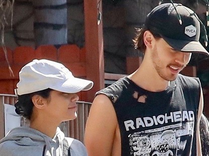 Austin Butler eléggé elengedte magát Vanessa Hudgens mellett