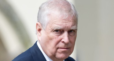 Összeomolhat a brit monarchia, András volt herceg botránya romba döntheti a királyi családot