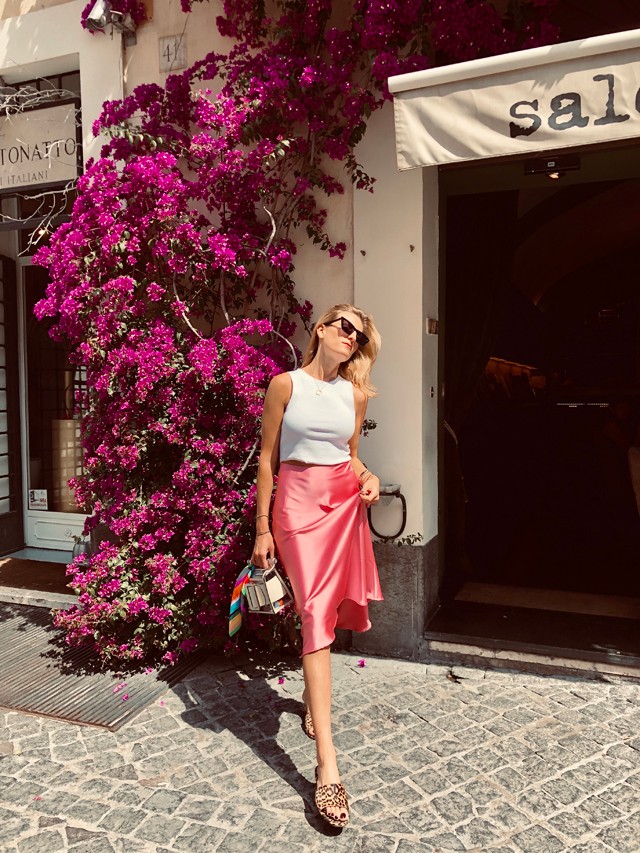 Lefkovics Szonja bemutatja a kedvenc ruhadarabját, ami mindenhez illik