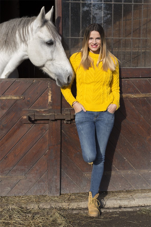 A modell lovaglással indítja a hetet