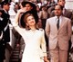 Evita (1996) - Madonna legnagyobb filmes dobása, amire sokan már csak azért is emlékeznek, mert a rendszerváltás utáni Magyarország egyik legnagyobb szenzációja volt, hiszen a film jelentős részét nálunk forgatták. A zenés életrajzi dráma egy teljesen más oldalát mutatja meg az addig ismert Madonnának, érzelmes, szenvedélyes és érzékeny ebben a szerepben, el is nyerte vele a Golden Globe-díjat. Színészi pályafutásának egyelőre biztosan az Evita a csúcspontja.