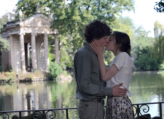 5 romantikus komédia, amivel feldobhatod a borús őszi estéket